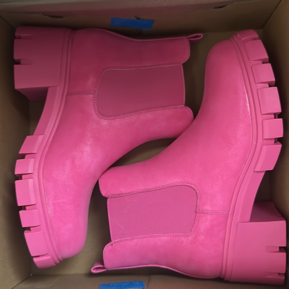 Pink Chelsea boot